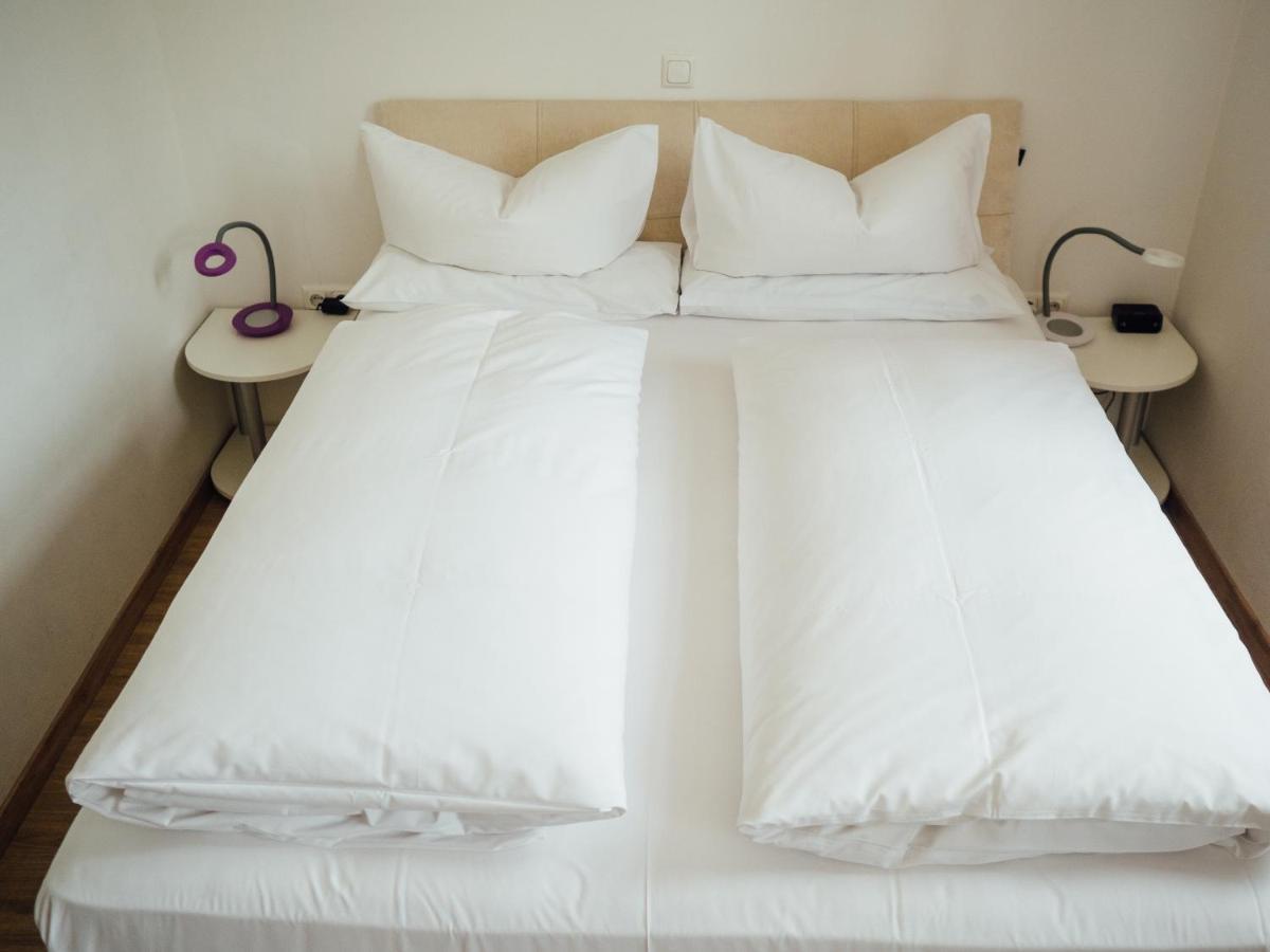 Small Double Room,925482106:JPEG