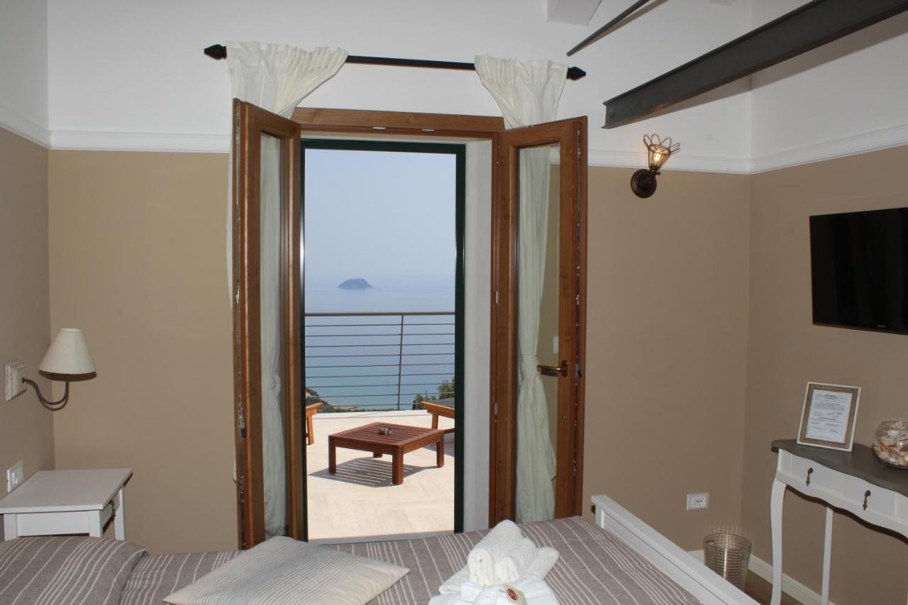Camera Matrimoniale Deluxe con Balcone e Vista Mare