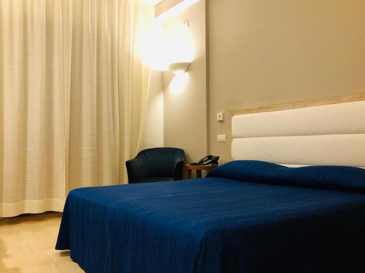 Double or Twin Room with Spa Access,925827799:JPEG