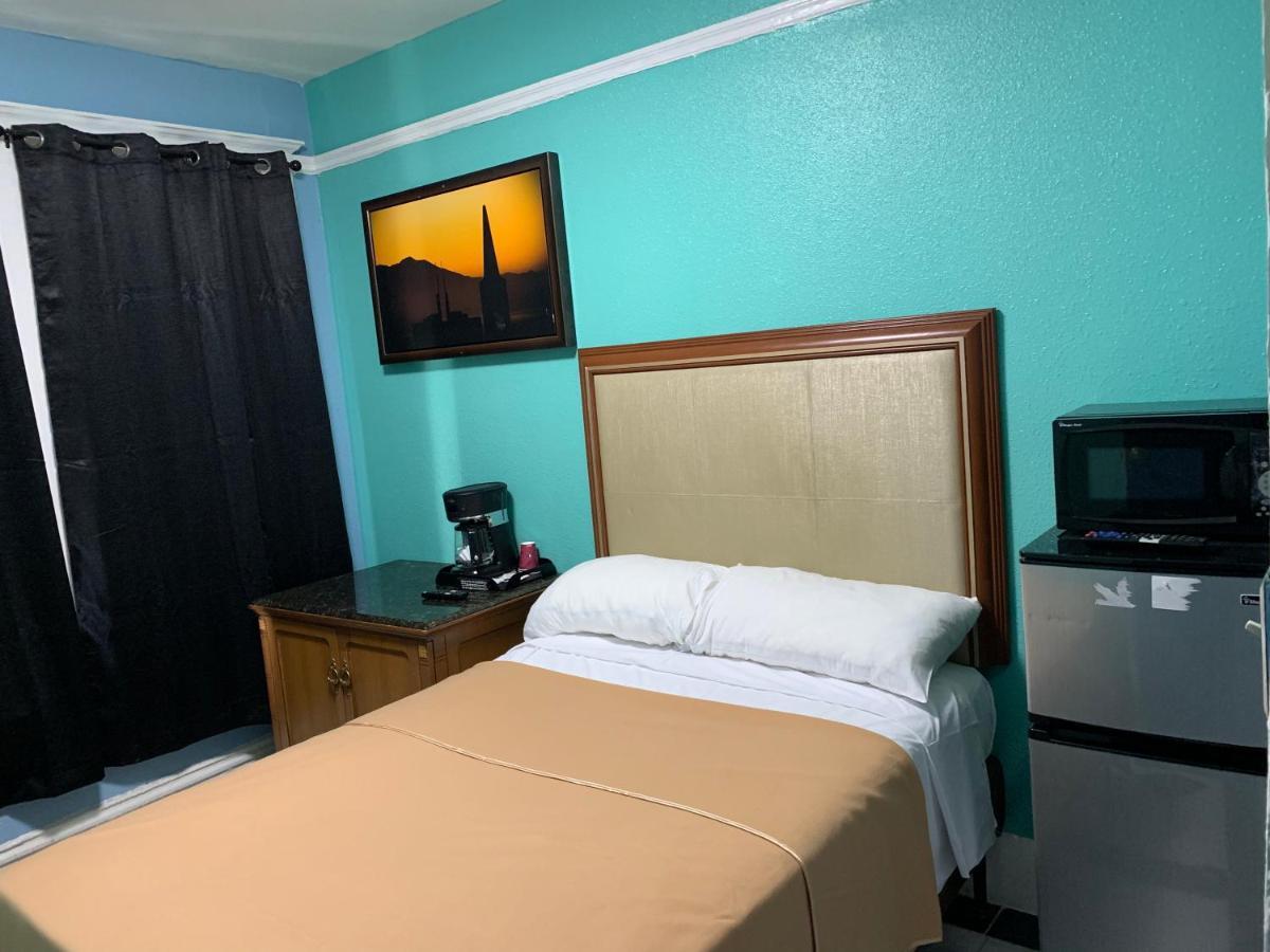 Quarto Duplo com Casa de Banho Partilhada no Corredor