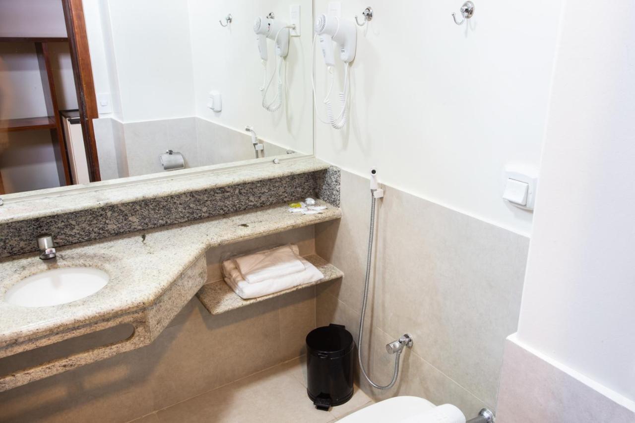 Quarto com Cama de Casal ou 2 de Solteiro