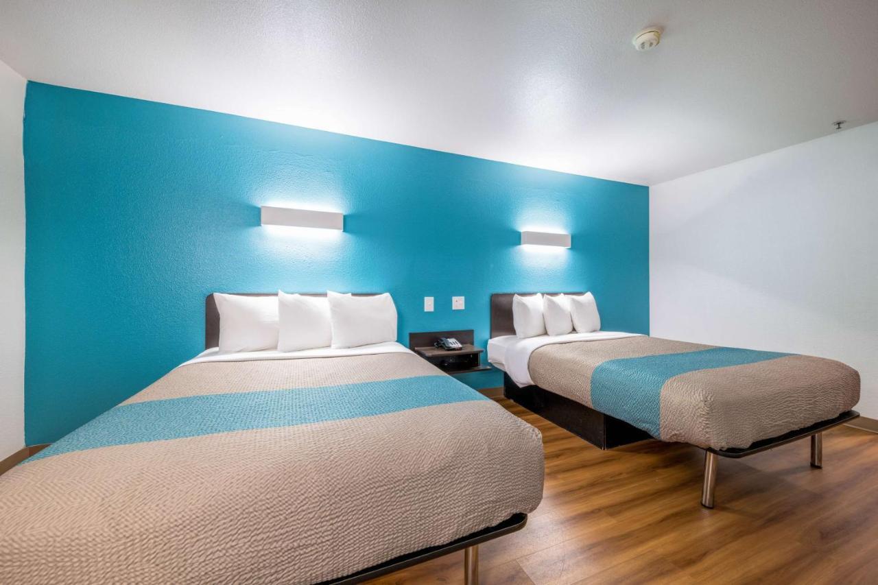 Deluxe Queen Room with Two Queen Beds - Non-Smoking