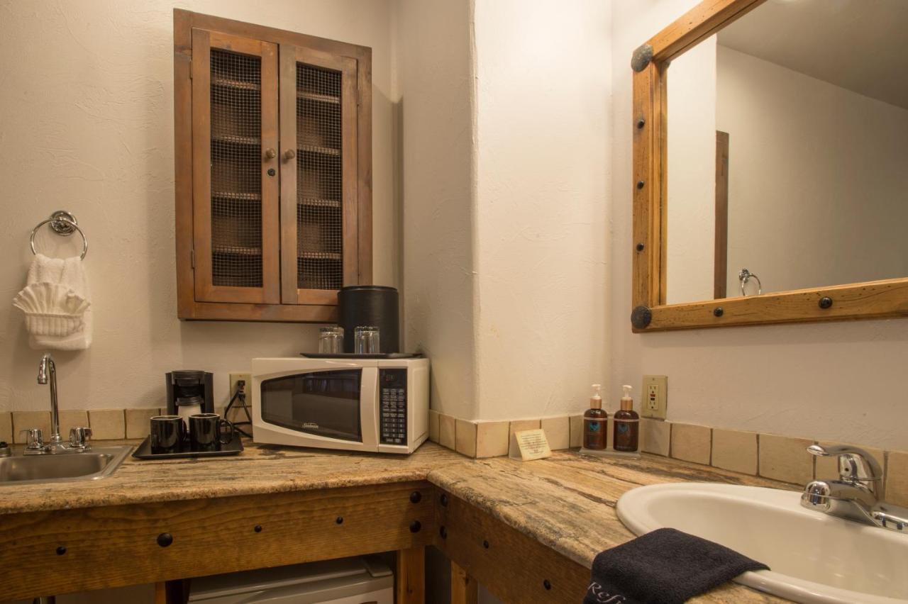 Navajo Junior Suite