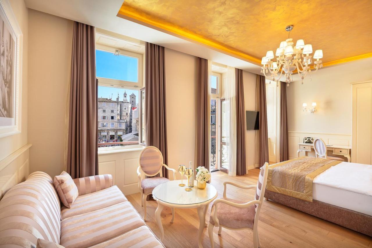 Deluxe Doppel-/Zweibettzimmer mit Balkon und Blick auf die Stadt