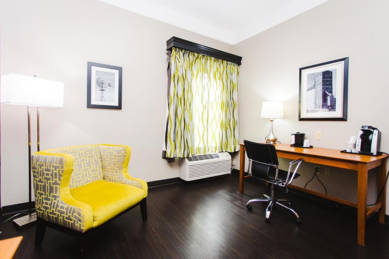 Standard King with Kitchenette