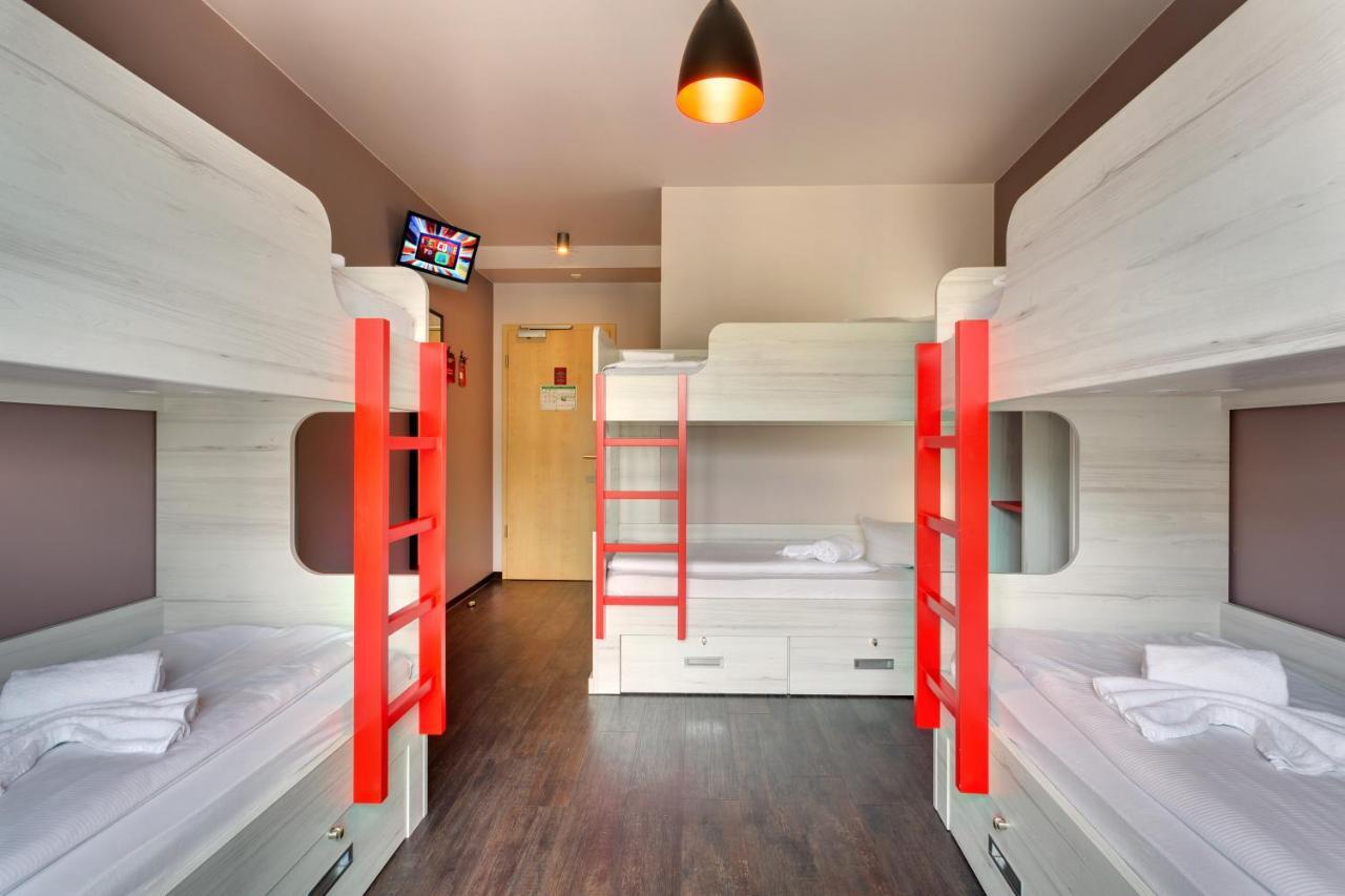 Cama en habitación compartida mixta de 6 camas