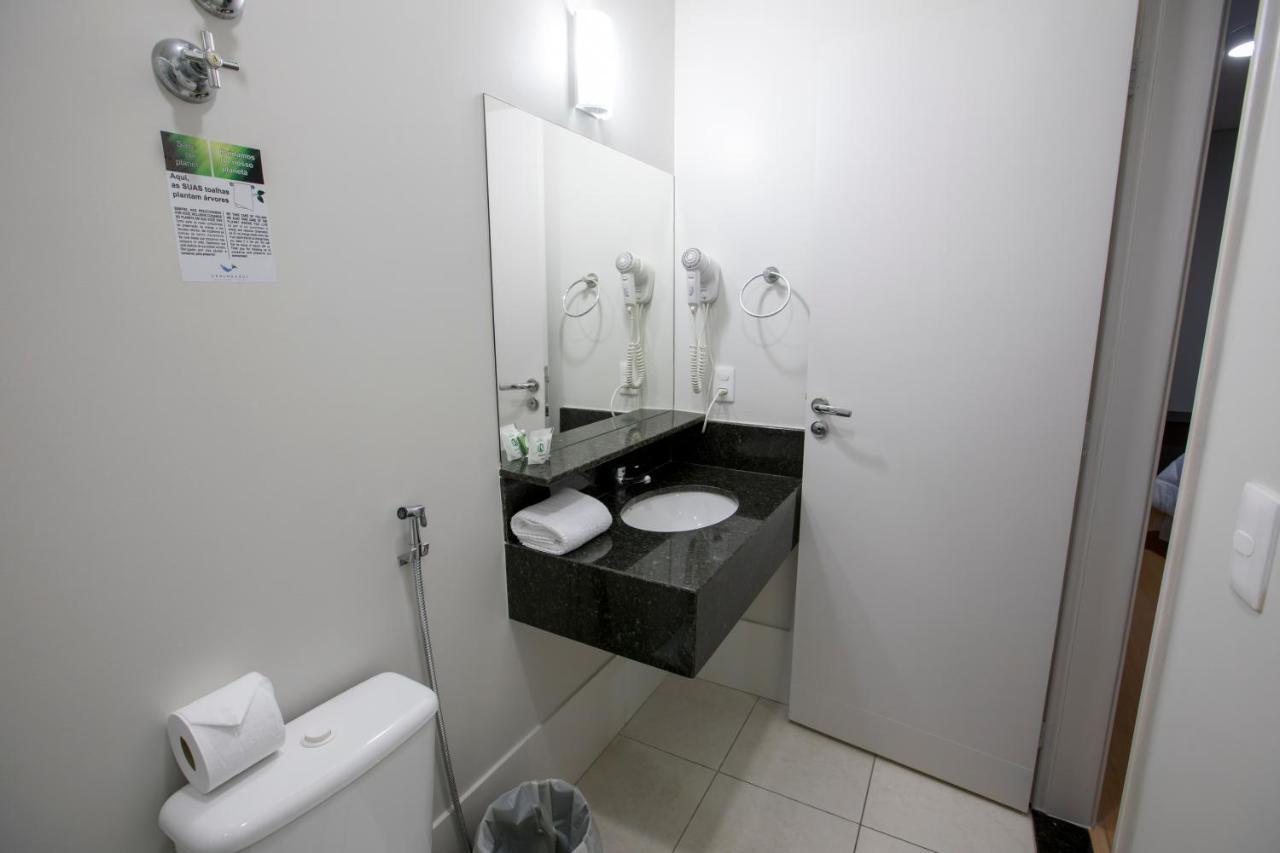 Quarto Grande com Cama de Casal ou 2 de Solteiro
