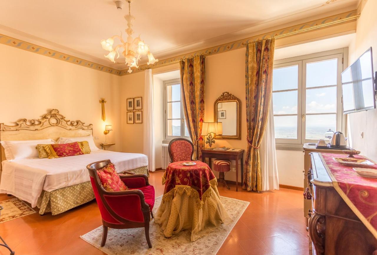 Deluxe King Room Whirlpool