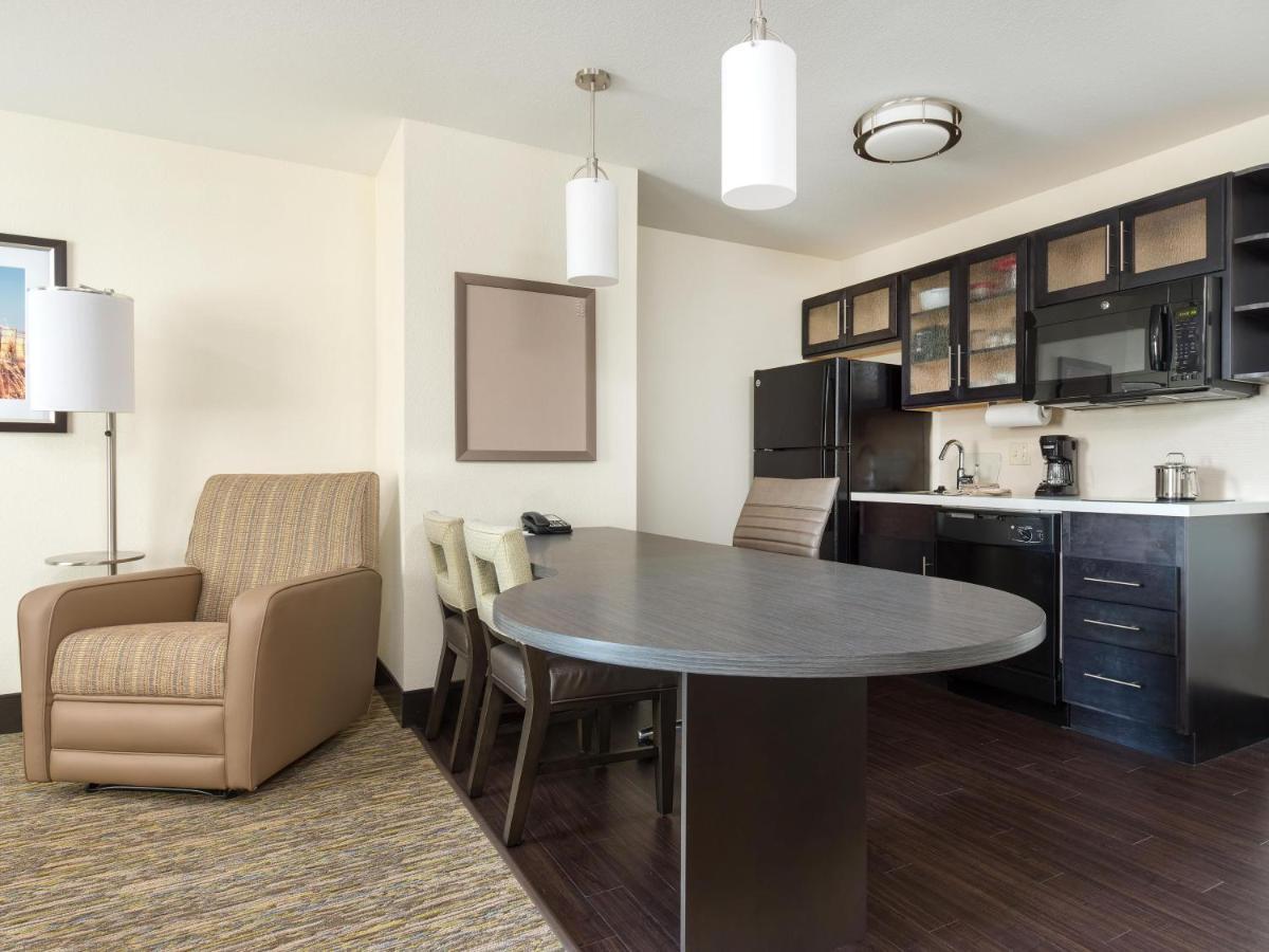 One-Bedroom King Suite