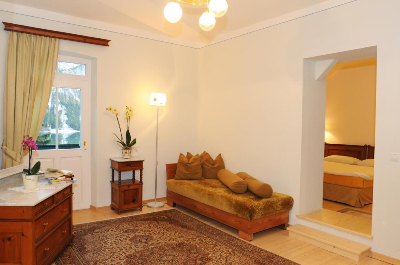 Suite with Lake View,943295167:JPEG