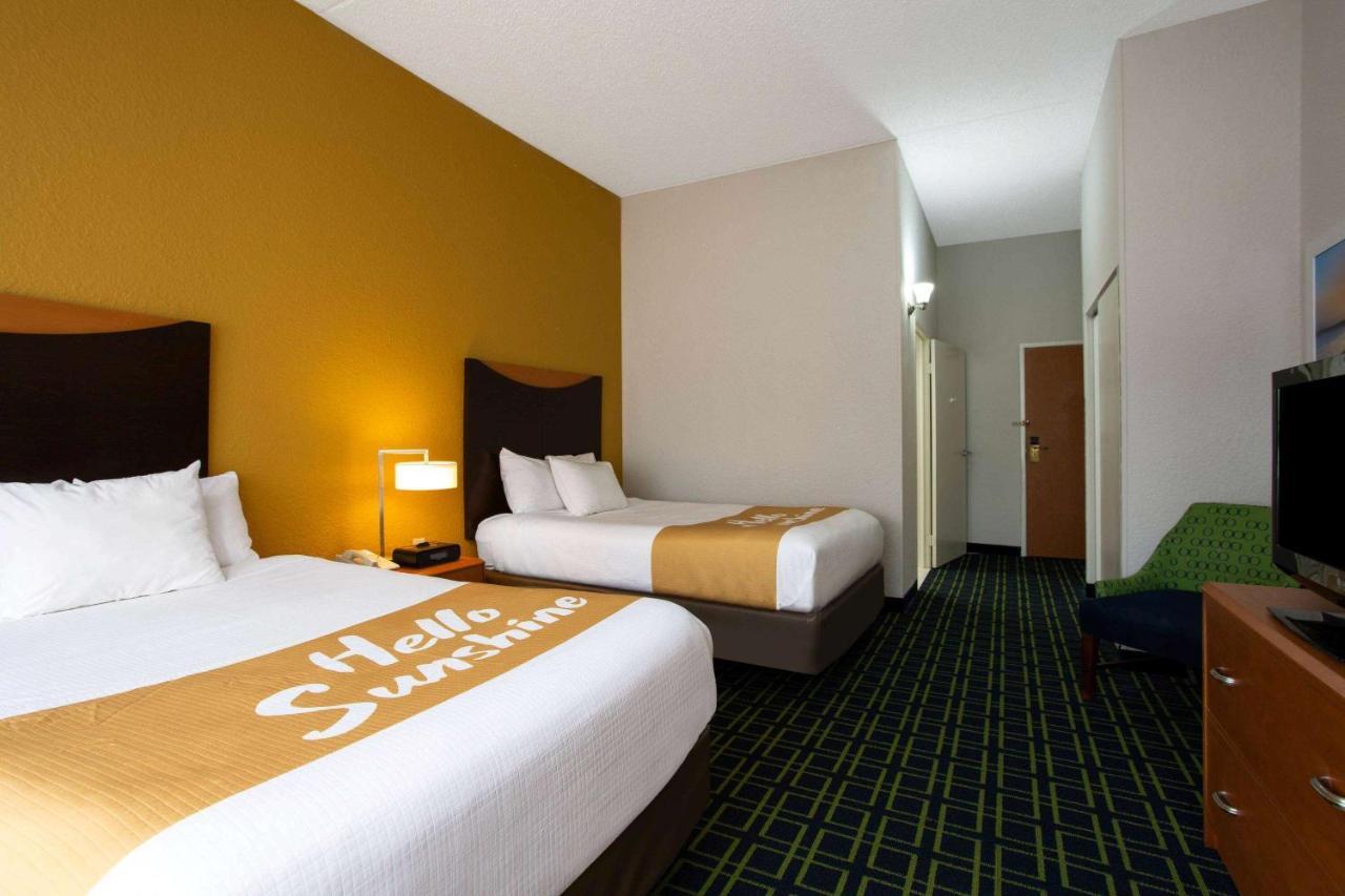 Double Room with Two Double Beds and City View - Non-Smoking