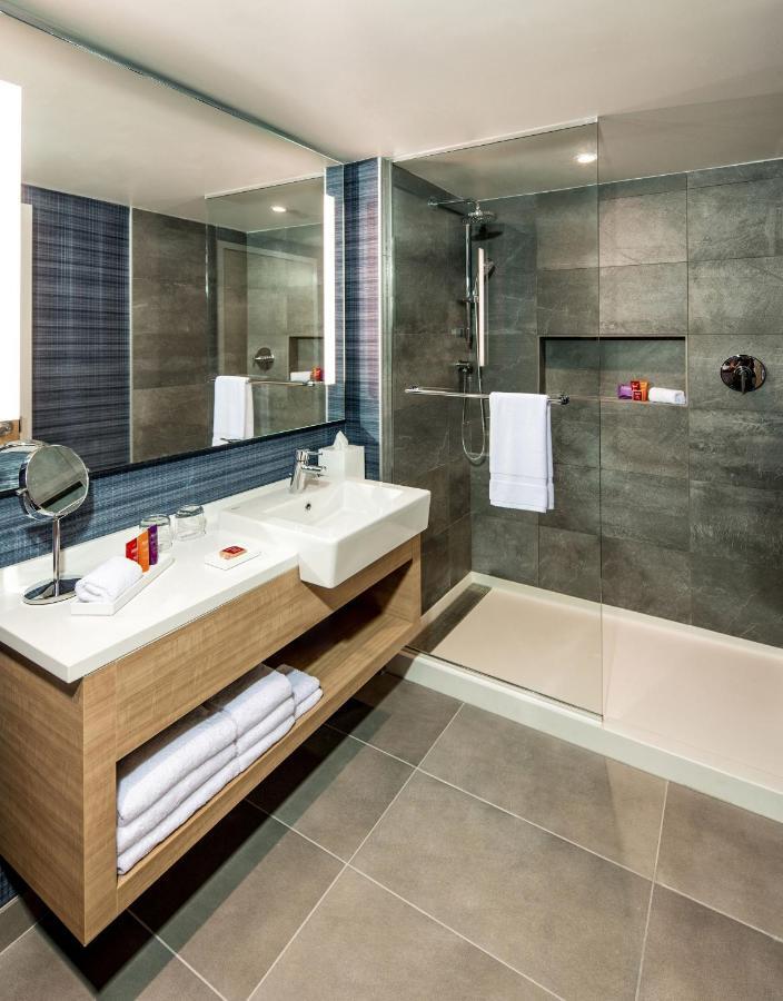 Superior King Room with City and Park View - Hearing Accessible