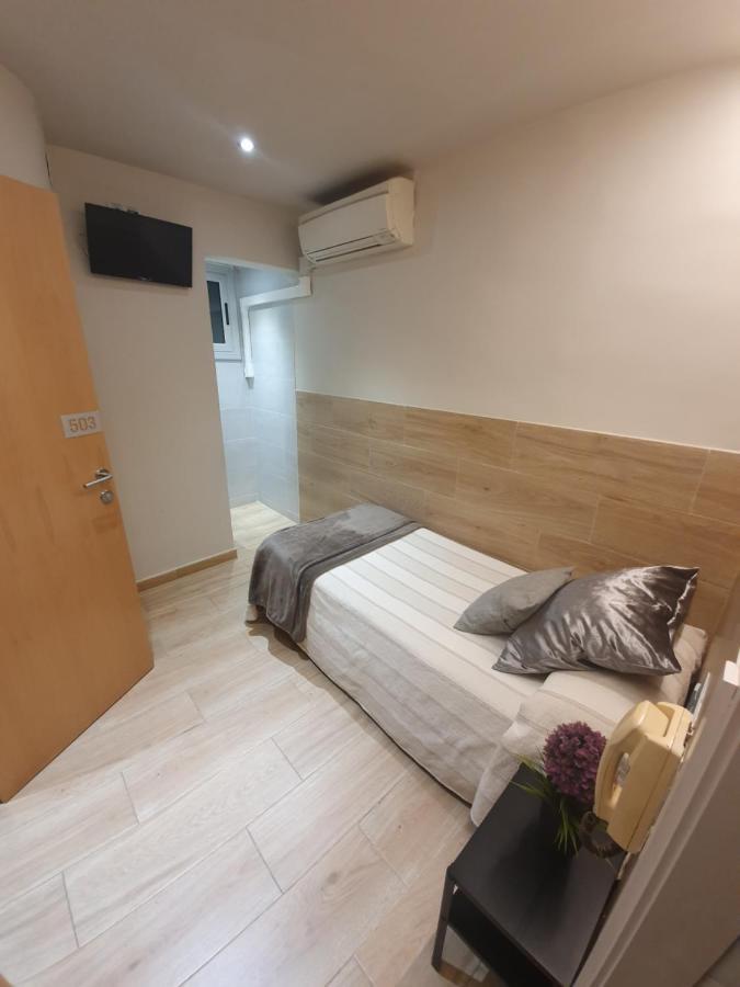 Quarto Individual com Casa de Banho Partilhada
