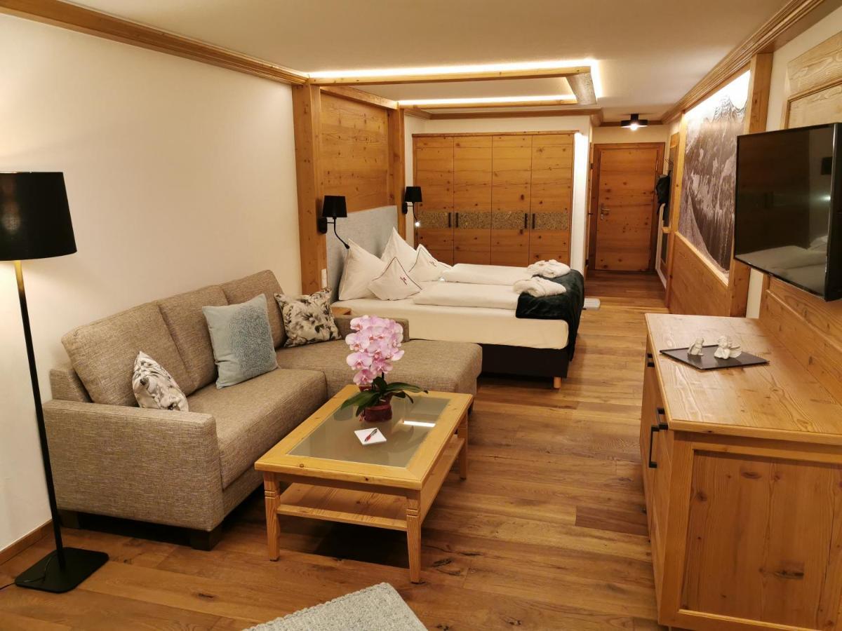 Deluxe Double Room with Balcony,1037320435:JPEG