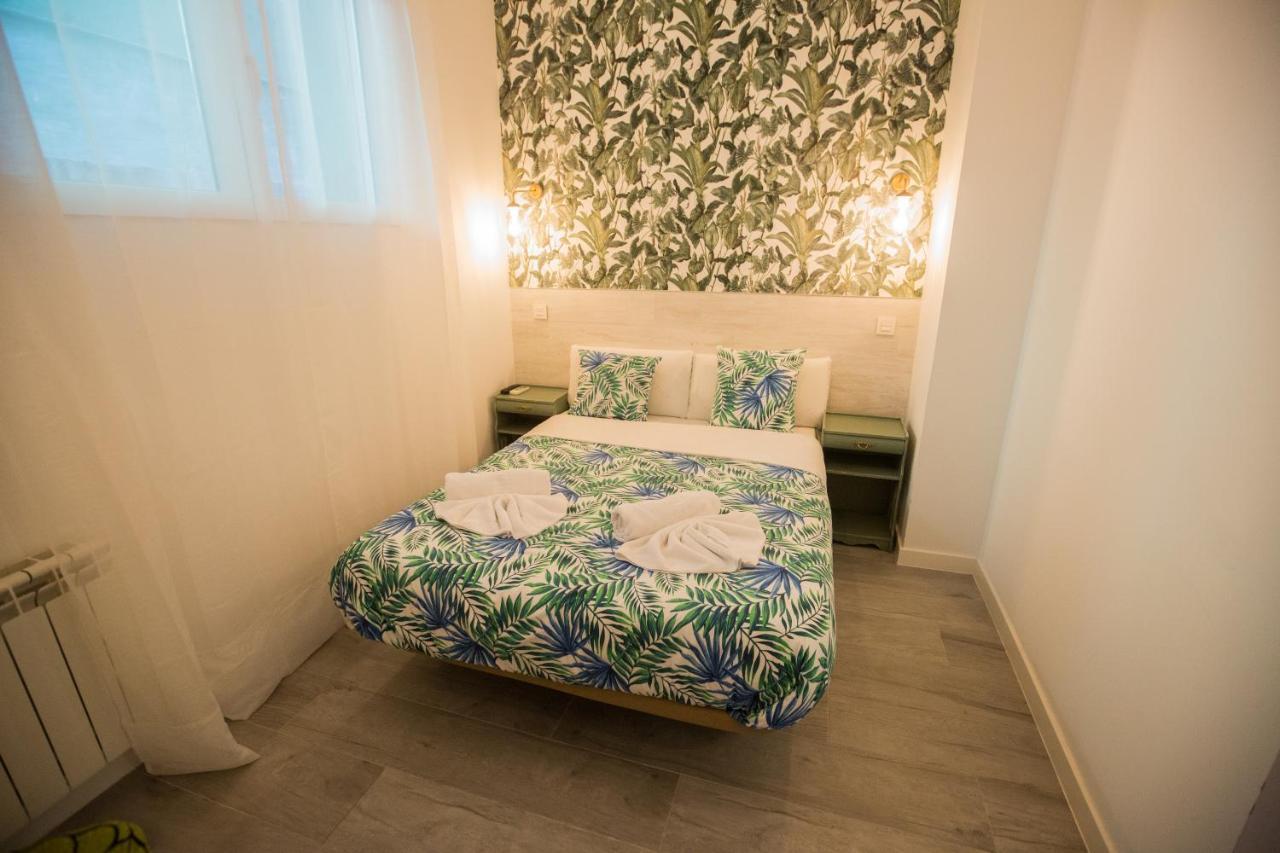 Small Interior Double Room,960159019:JPEG