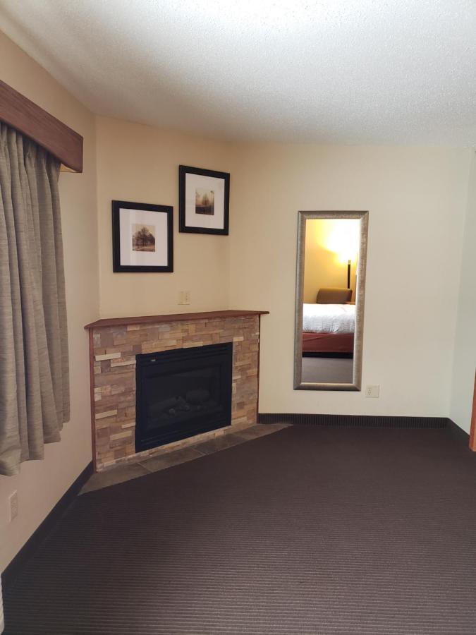 1 King Bed, One Bedroom, Suite, Non-Smoking