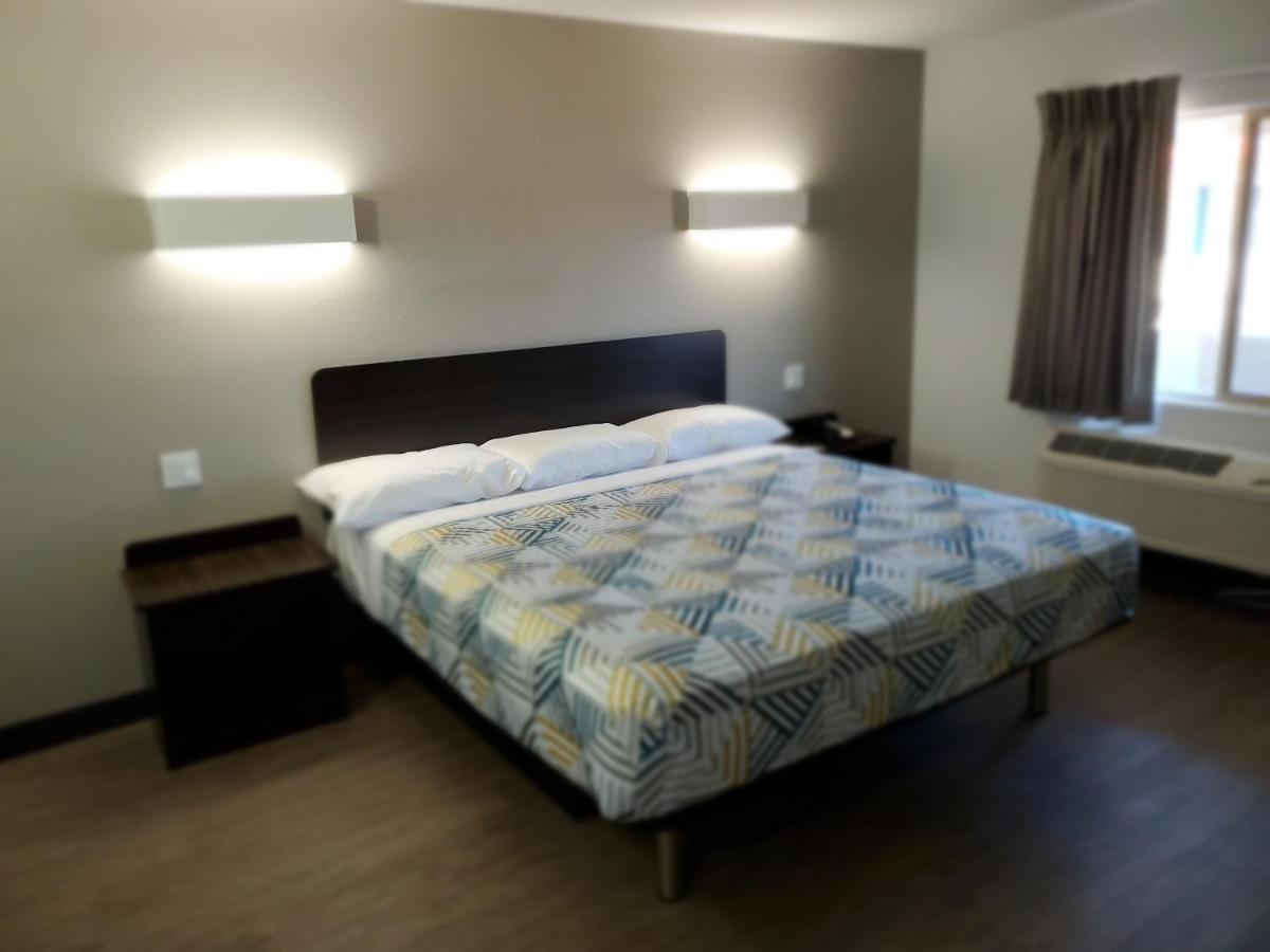 King Room - Disability Access - Non-Smoking