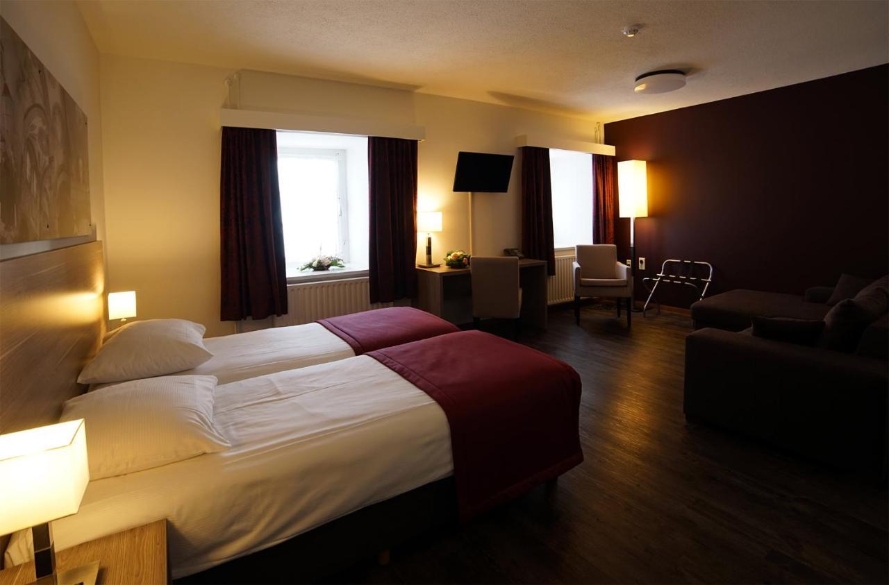 Family Room,1556676739:JPEG