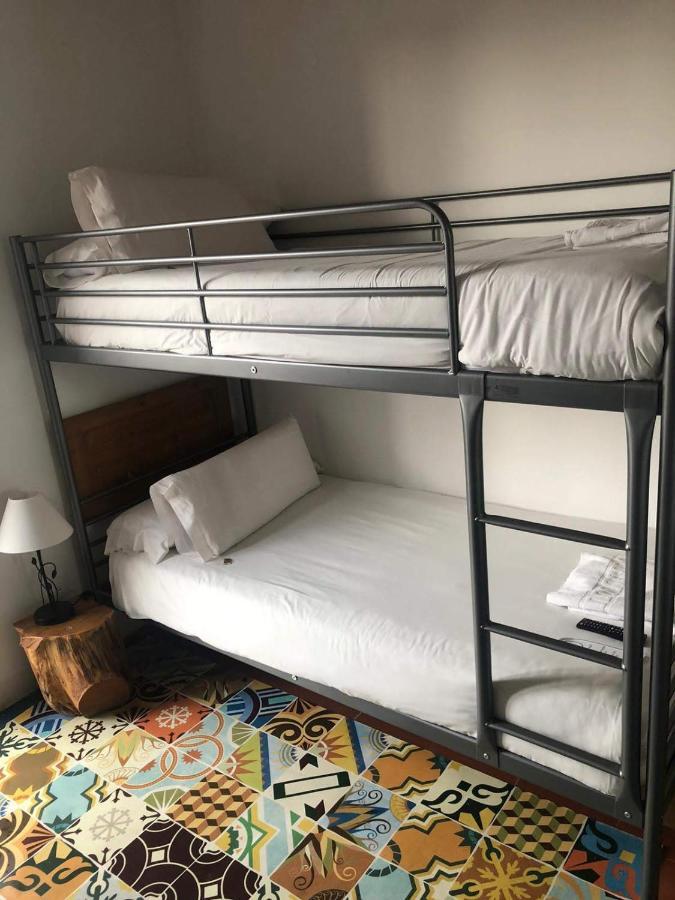 Chambre Double avec Lits Superposés et Salle de Bains Privative Extérieure