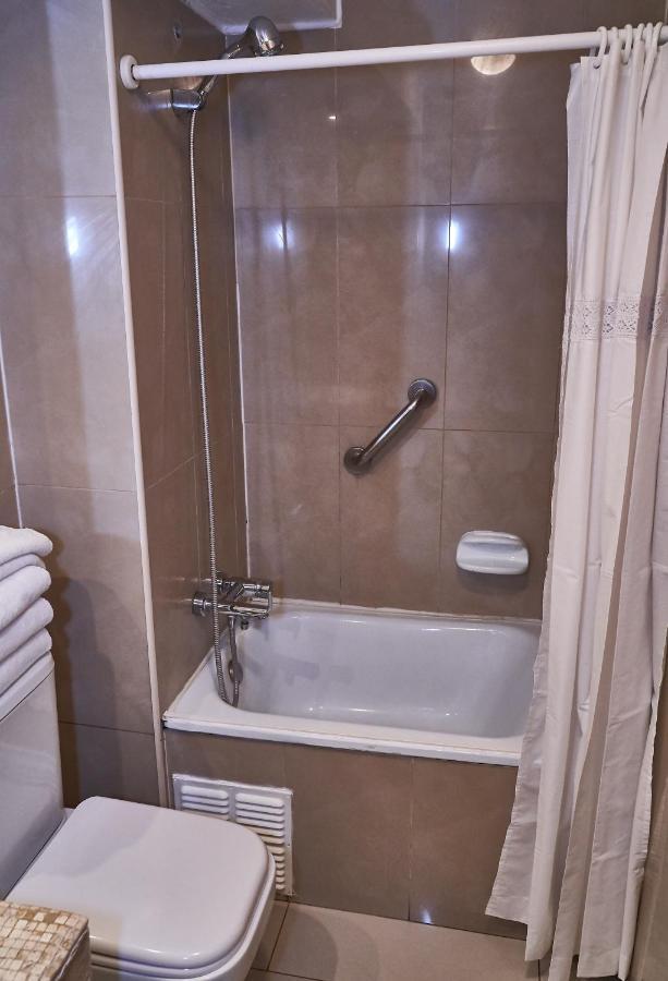 Quarto com 2 Camas de Solteiro