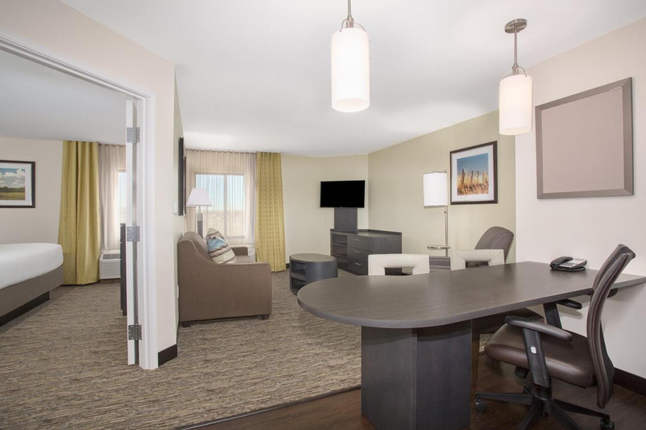 One-Bedroom King Suite