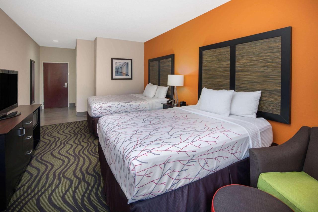 Deluxe Queen Room with Two Queen Beds