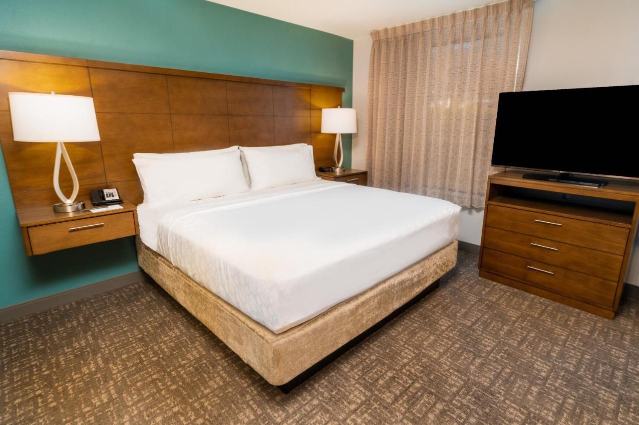 Studio King Suite - Communications Accessible
