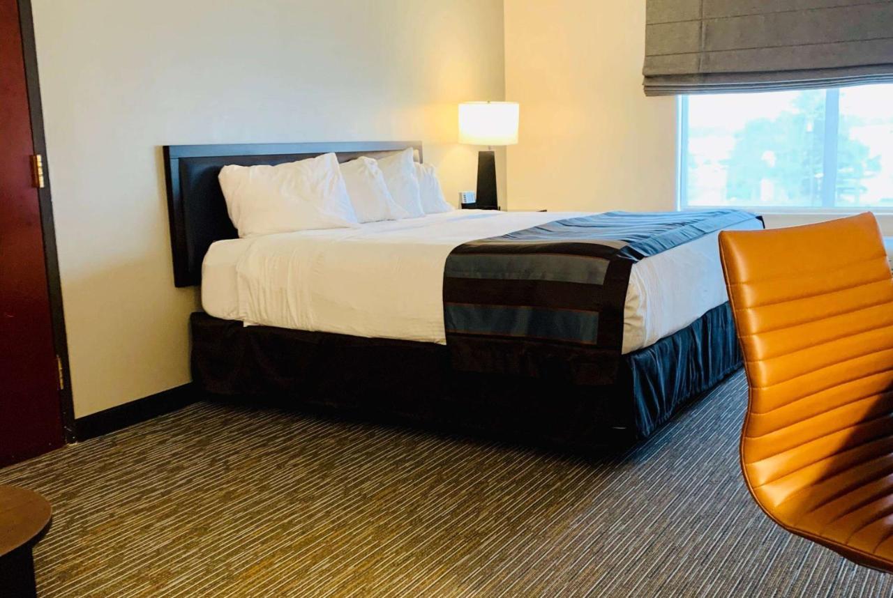 Deluxe King Room - Disability Access/Non-Smoking