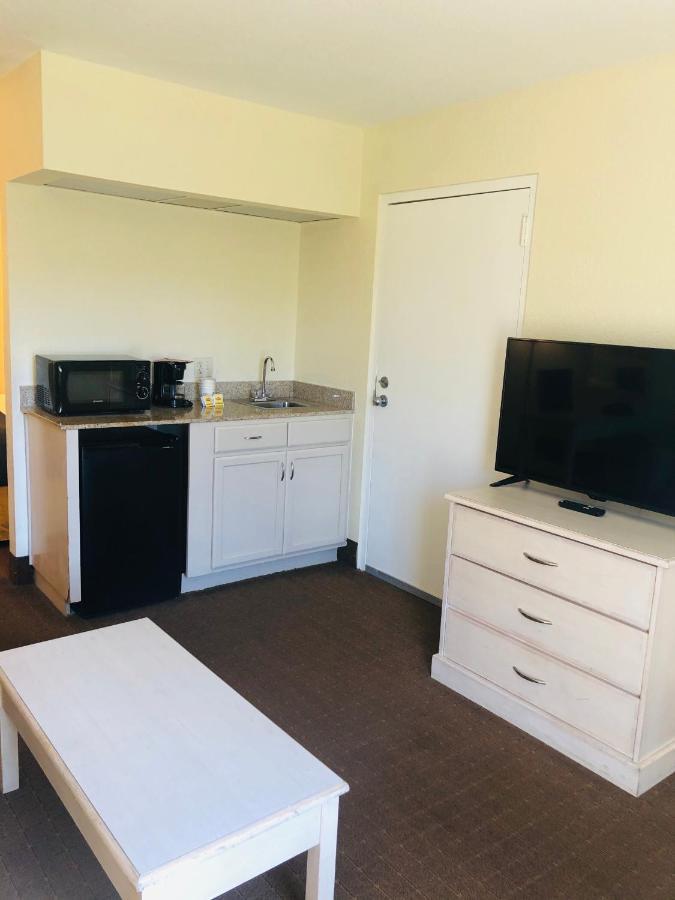 Studio Suite with 1 King Bed, Non-Smoking