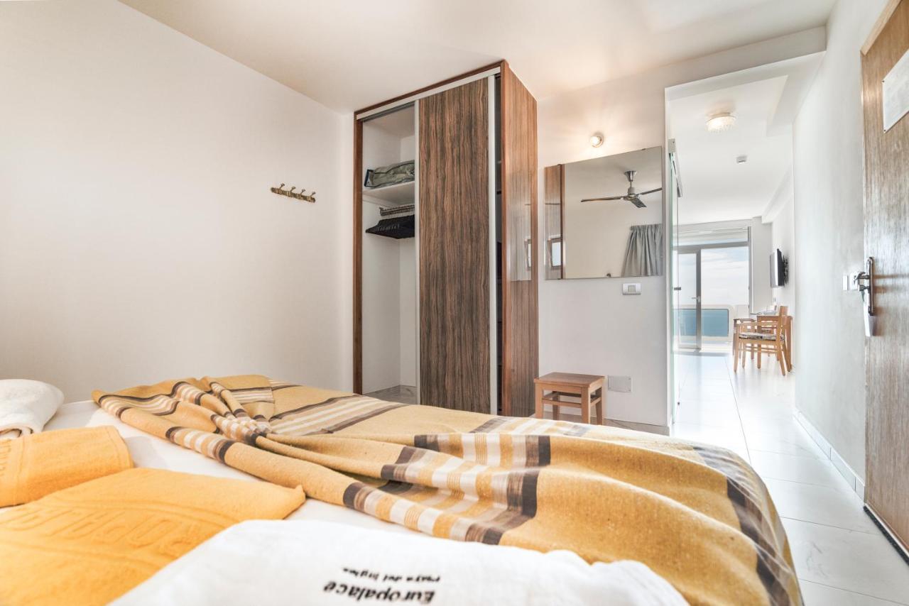 Einzelzimmer mit Balkon