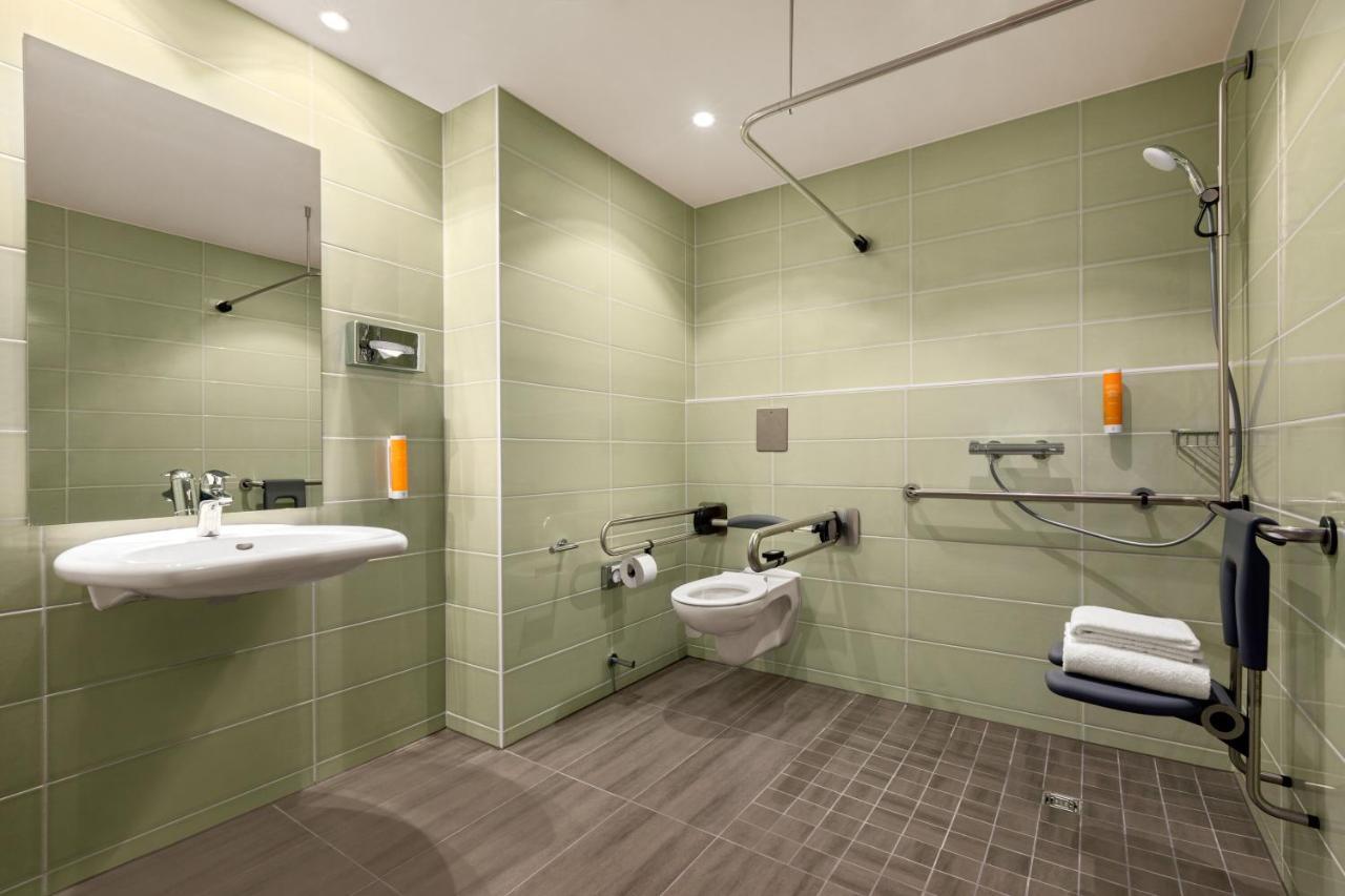Chambre Standard Accessible aux Personnes à Mobilité Réduite