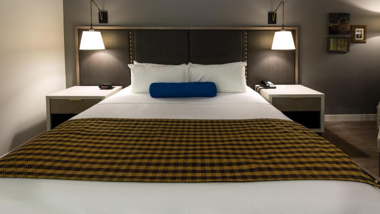 Standard King Room with Roll-In Shower - Communications Access