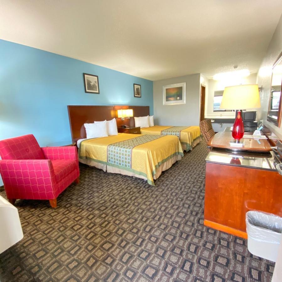 Deluxe Double Room (2 Adults + 1 Child)