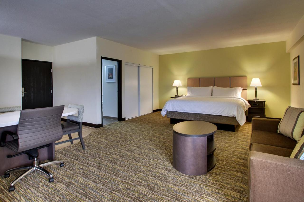 Two-Bedroom Suite with One King Bed and One Queen Bed - Non-Smoking