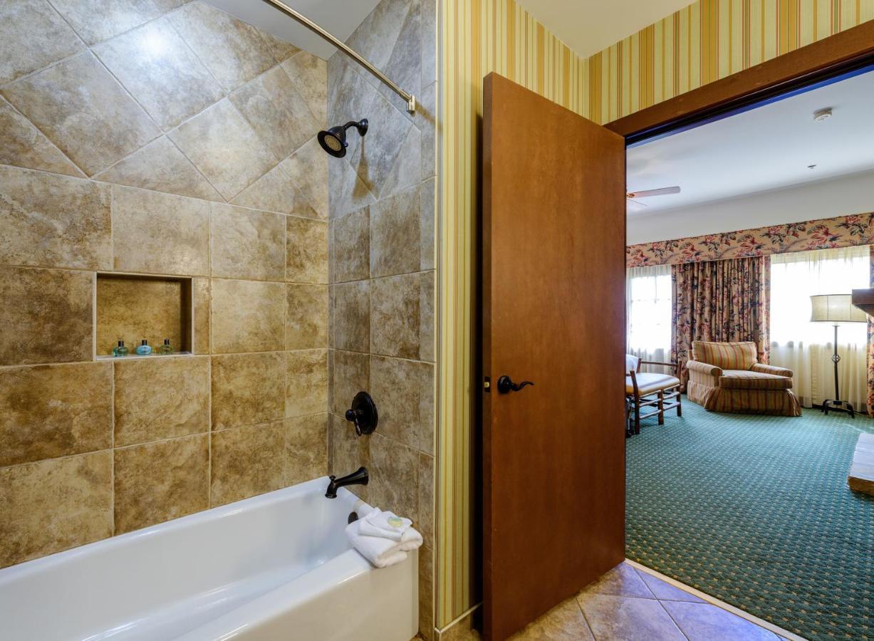 King Villa Room - No Pets Allowed,728723848:JPEG