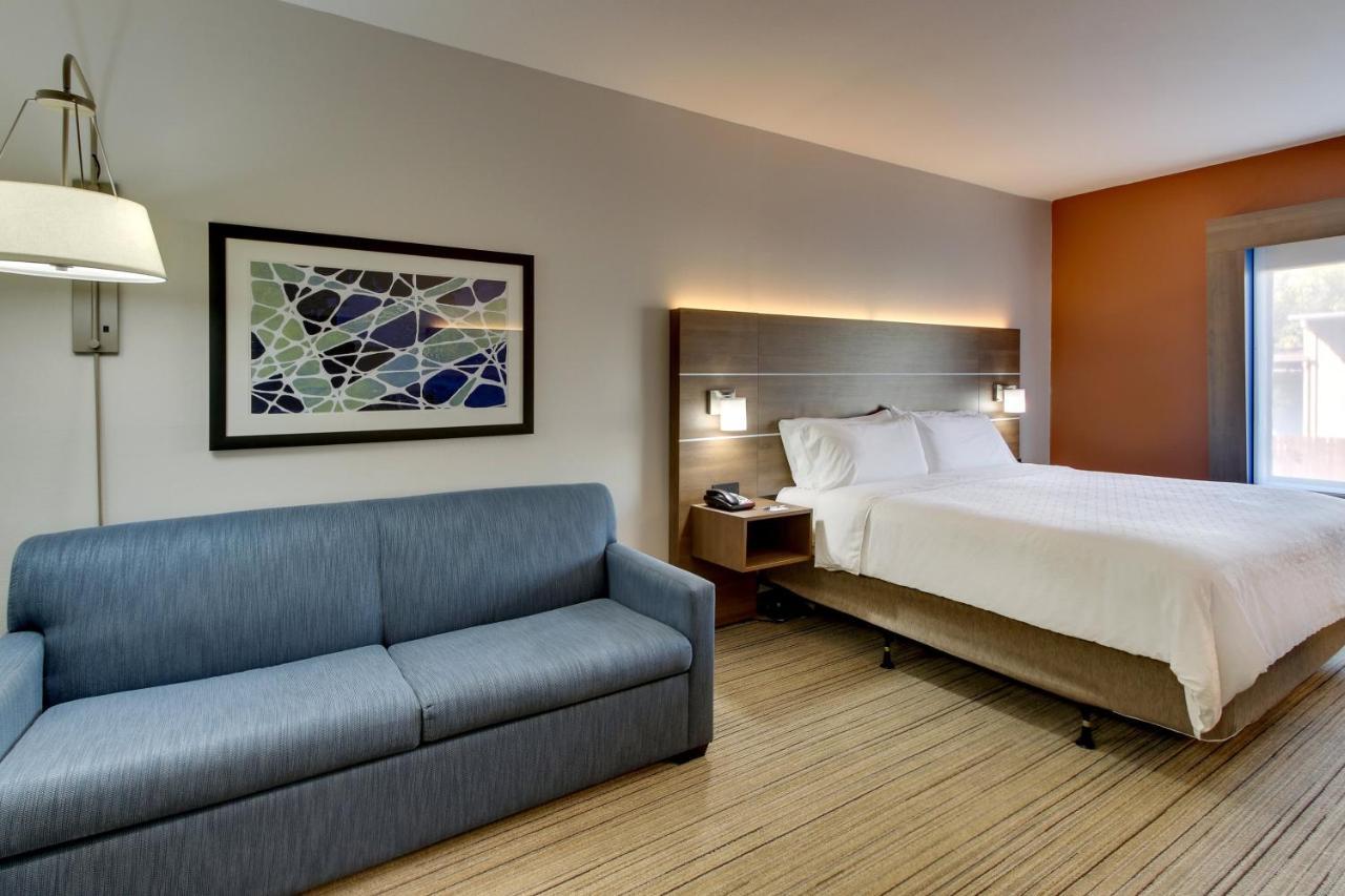 King suite with Bath Tub - hearing Accessible/Non-Smoking
