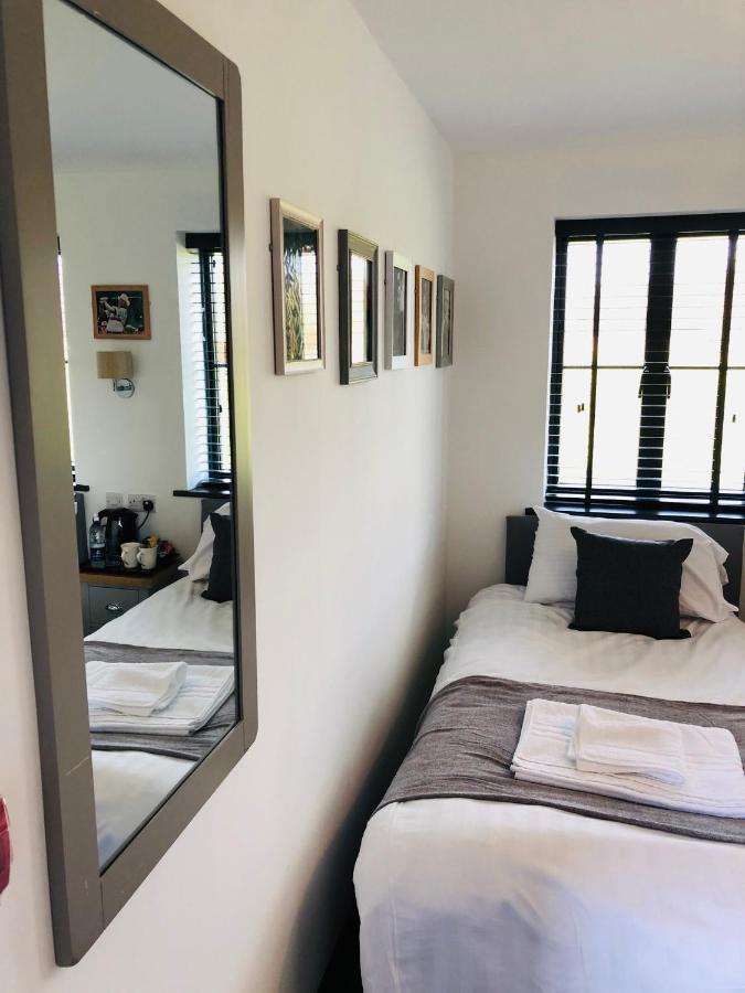 Standard Twin Room,983056705:JPEG