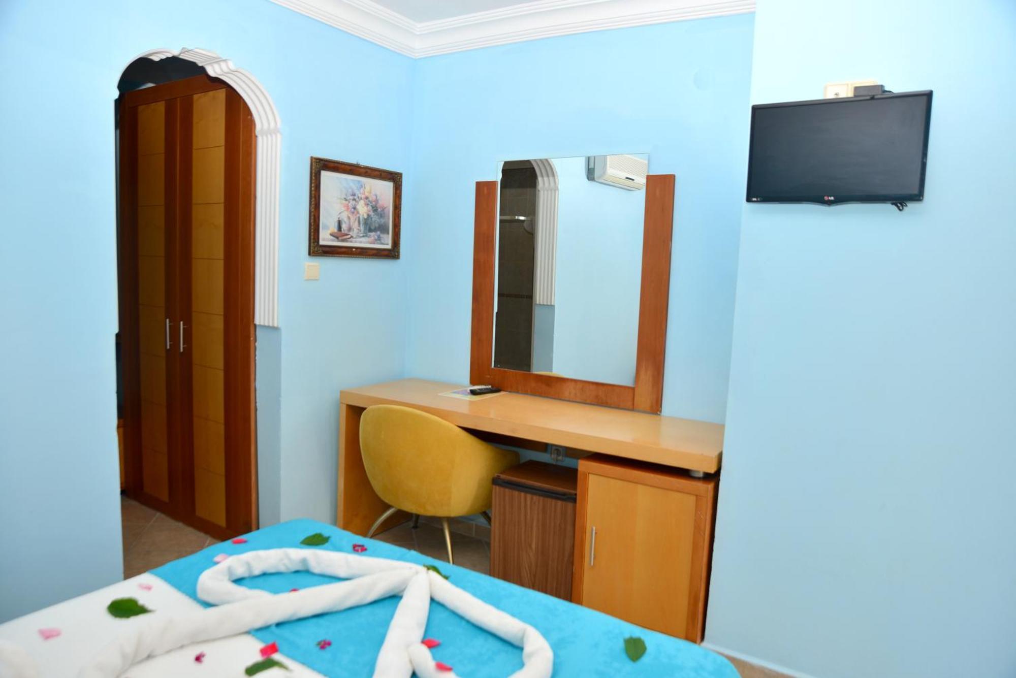 Standard Double or Twin Room,983777773:JPEG