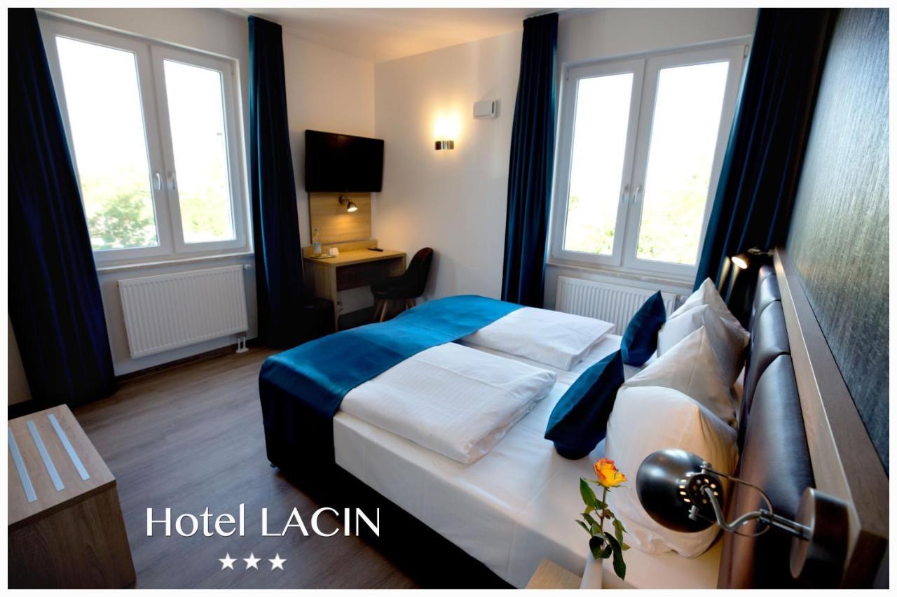 Chambre Double ou Lits Jumeaux avec Salle de Bains Privative