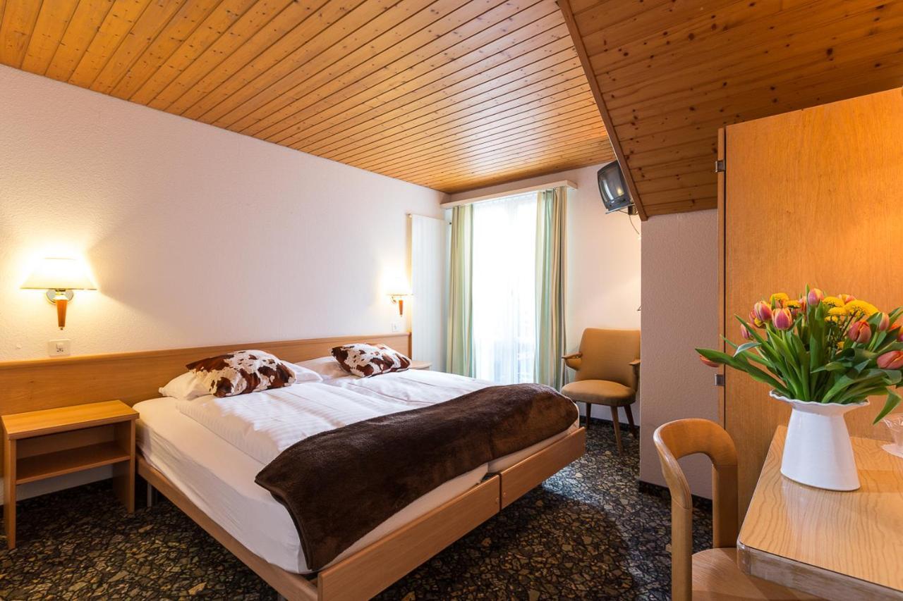 Zweibettzimmer mit Balkon