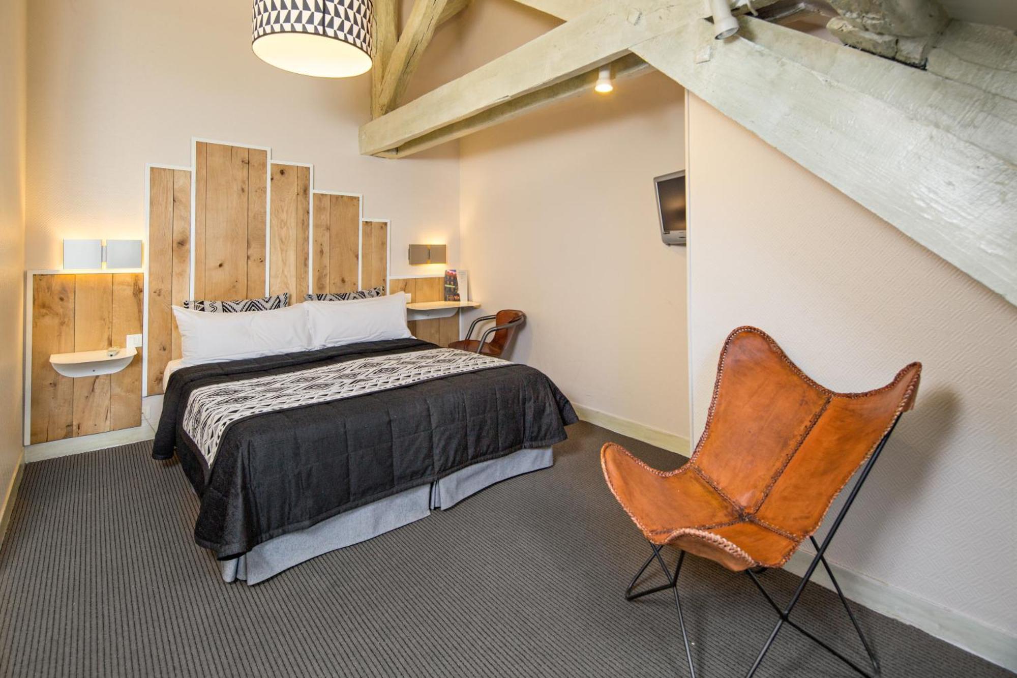 Charming Twin Room with Air-Conditioning