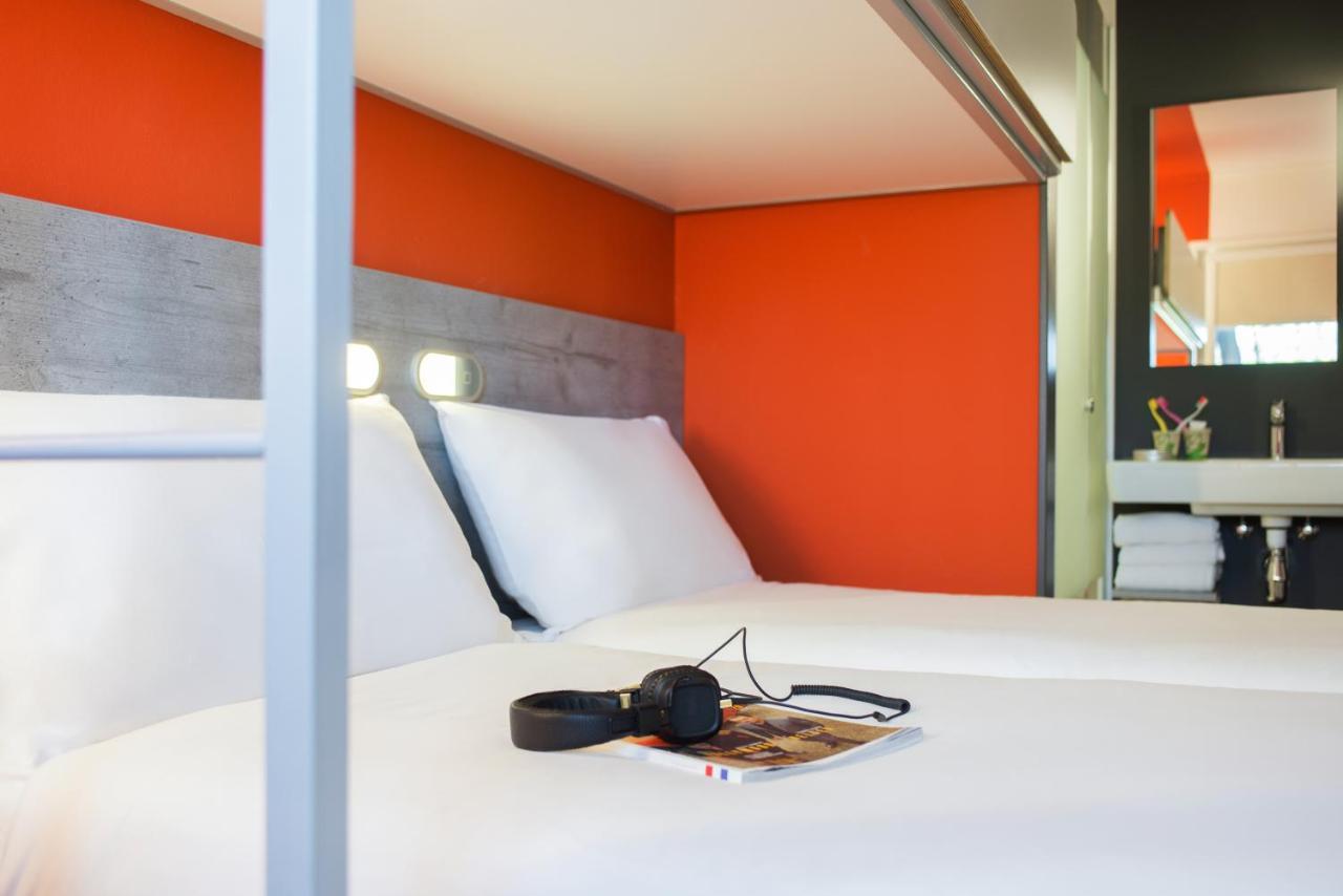 Standard Room with Two Single Beds and One Bunk Bed,990838819:JPEG
