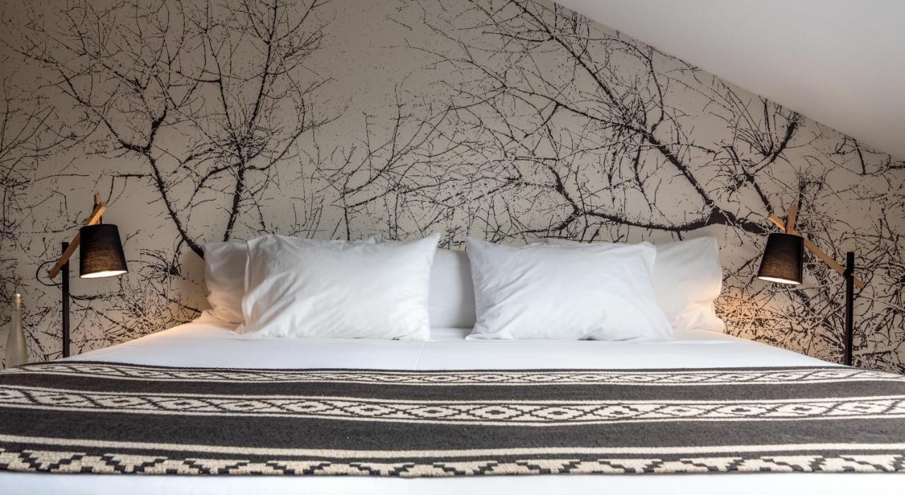 Quarto Clássico com Cama de Casal ou 2 de Solteiro