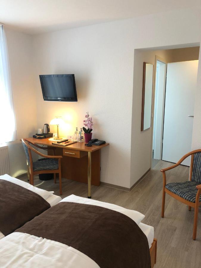 Doppel- oder Zweibettzimmer