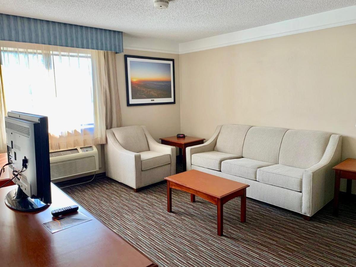 One-Bedroom King Suite - Non-Smoking