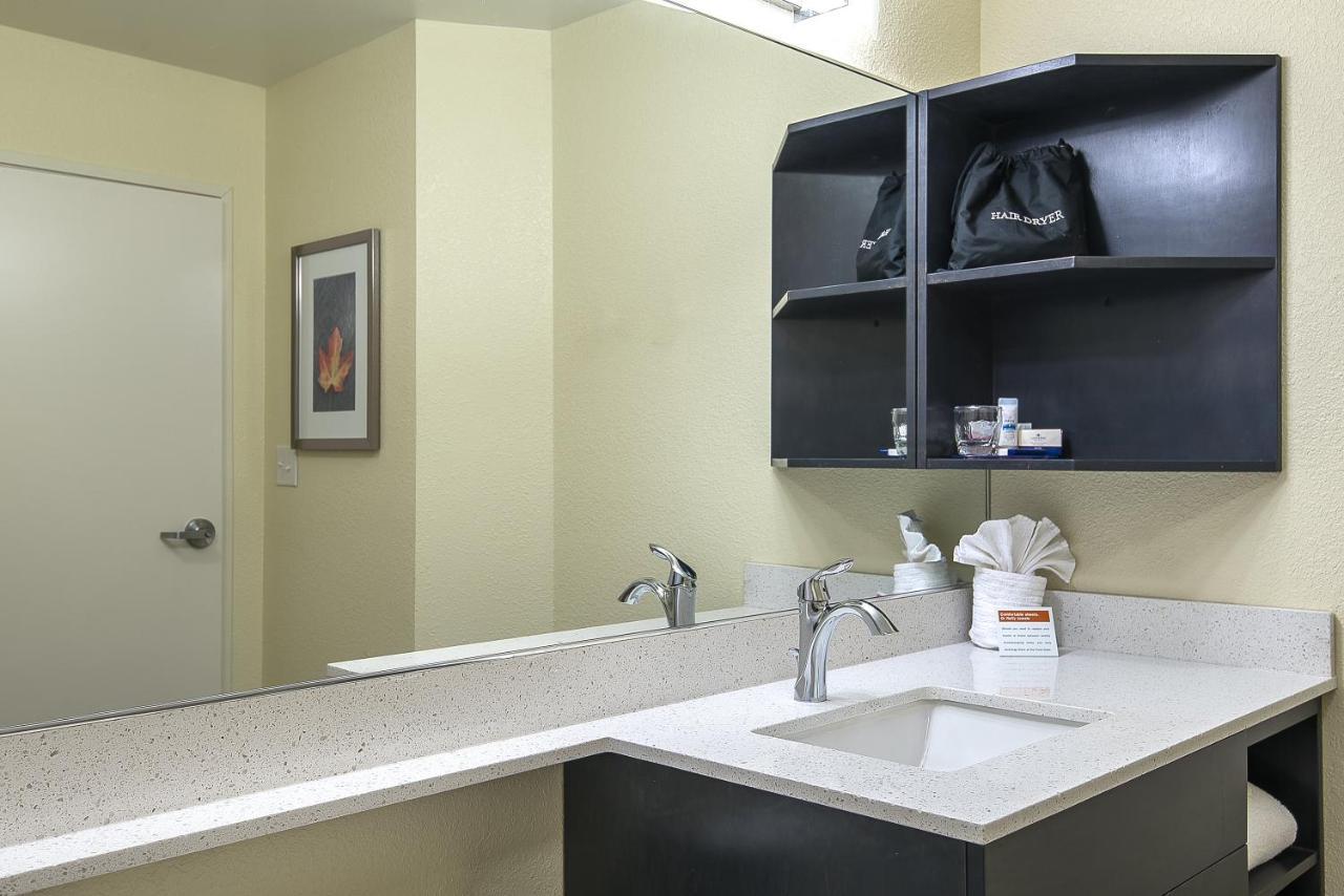 Queen Studio Suite - Disability Access Hearing Accessible Tub