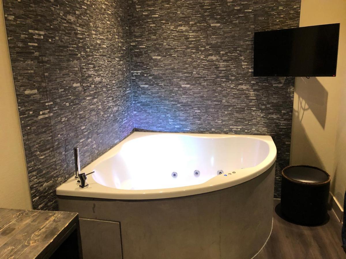 Deluxe Double Room with Spa Bath,1029584116:JPEG