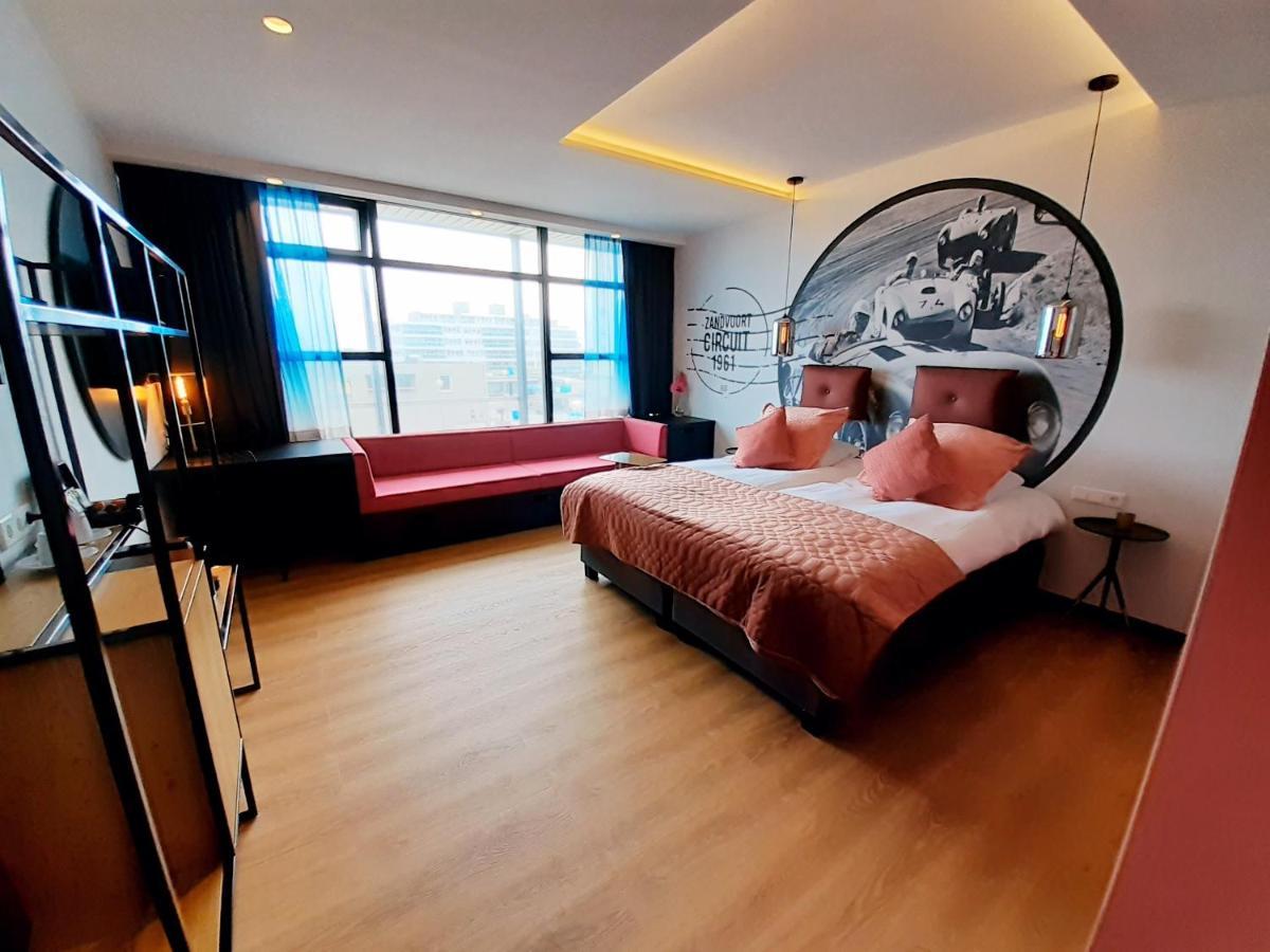 Large Room Bathtub,994692379:JPEG