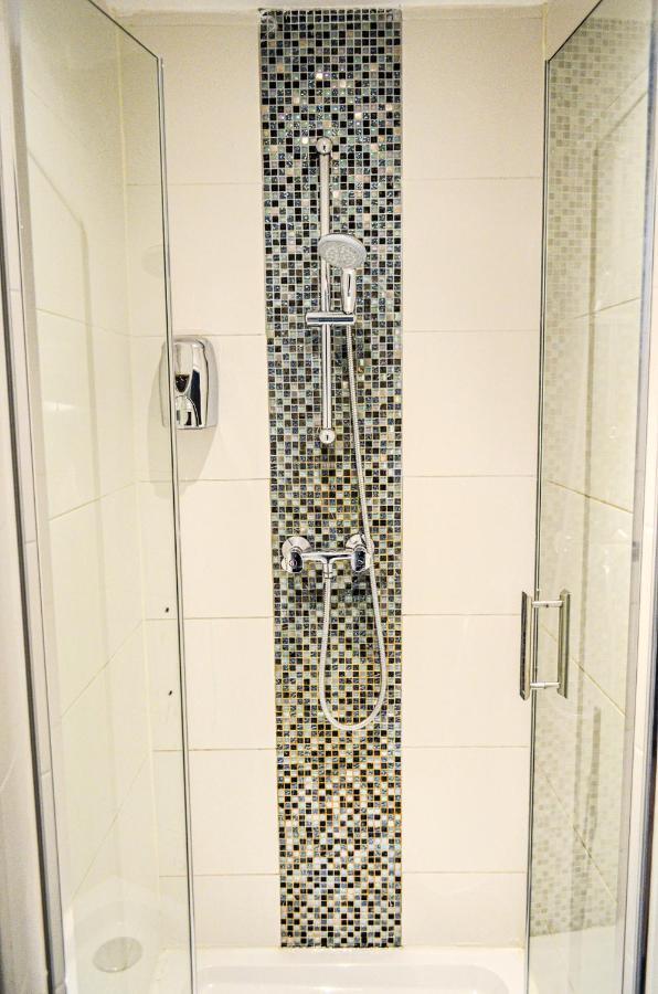 Twin Room with Shared Bathroom,996156370:JPEG