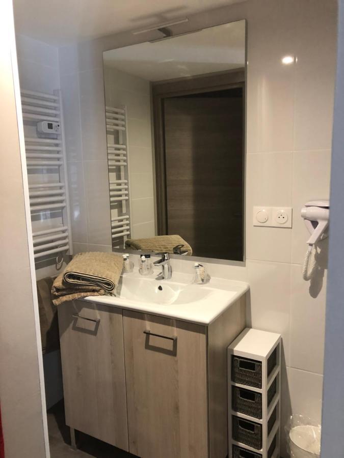 Family Room with Terrace,997498452:JPEG